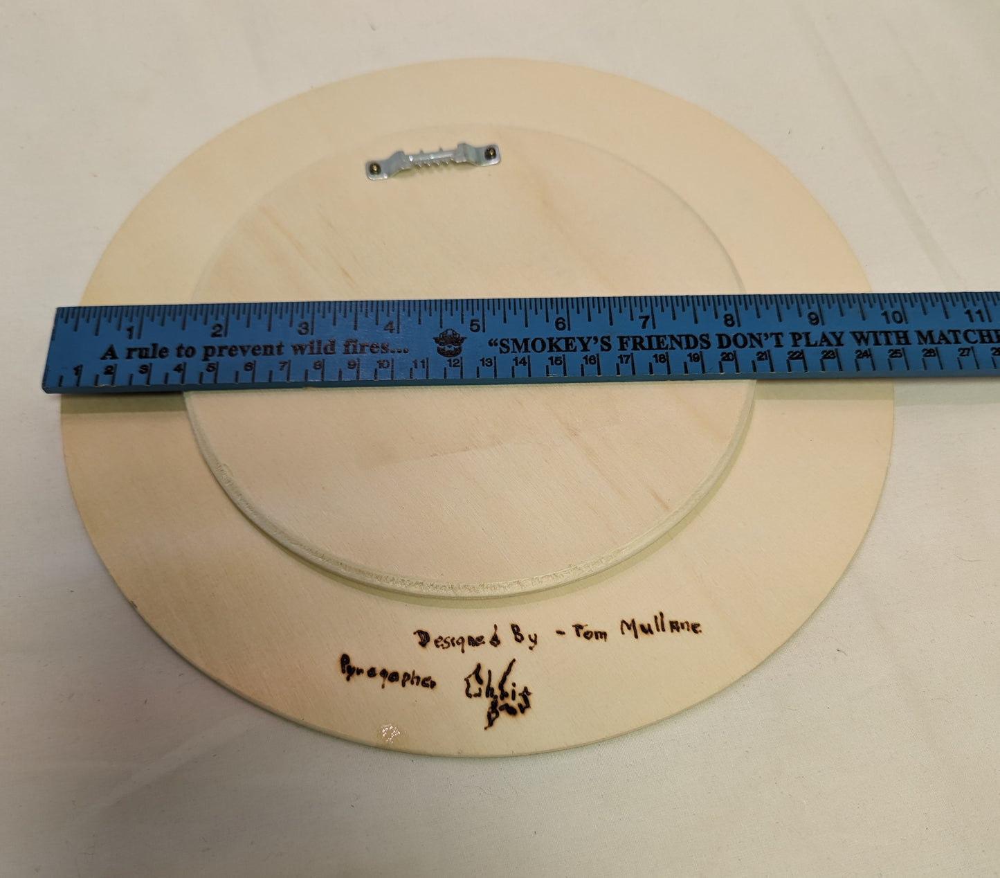 Art Pyrography on round plywood" Leopard Face" Original Artist Acredited.