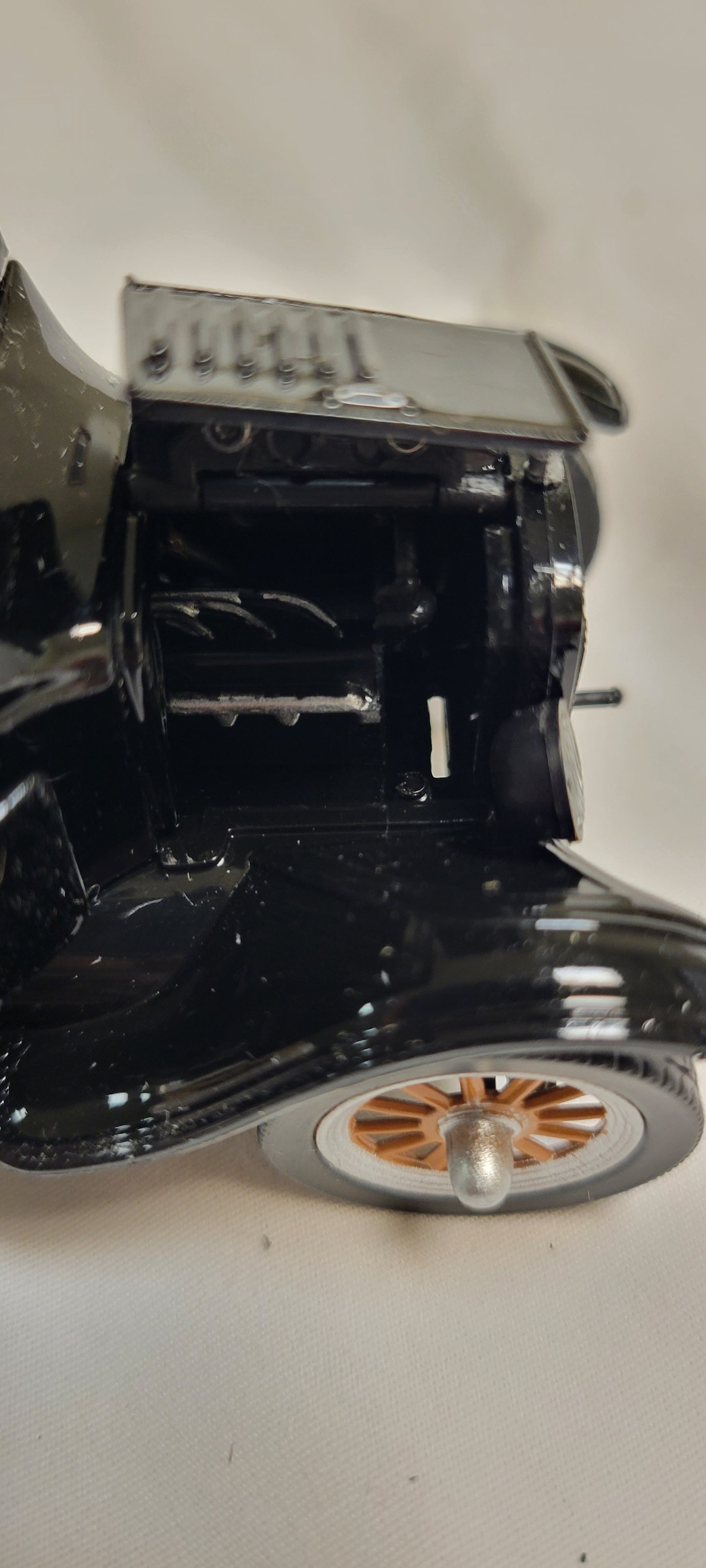 Model Truck ,  National Motor Museum Mint  1925 Ford Model T Black with red wheels. 1:32 Model size