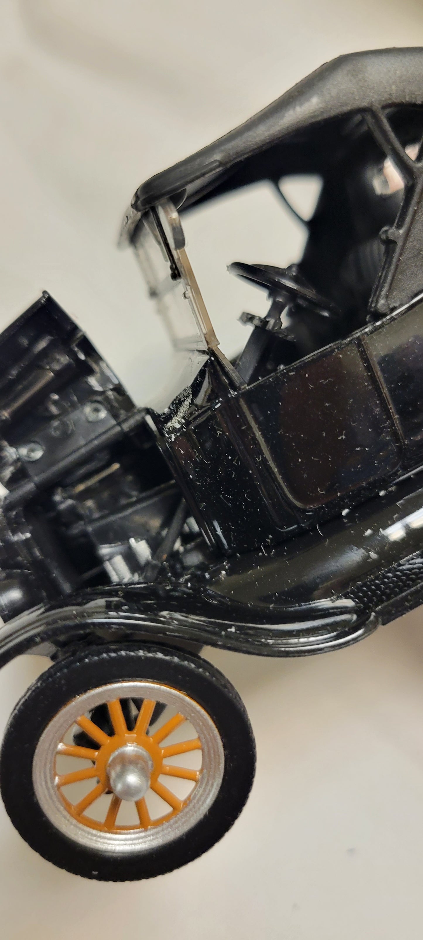 Model Truck ,  National Motor Museum Mint  1925 Ford Model T Black with red wheels. 1:32 Model size