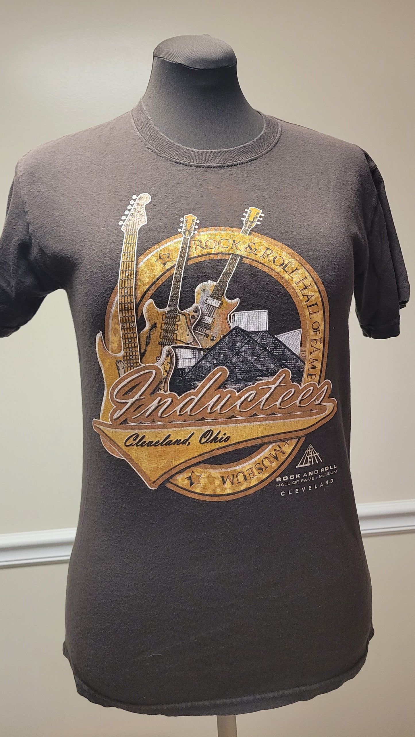 Tshirt Rock and Roll Hall of Fame Black and Gold Size Medium