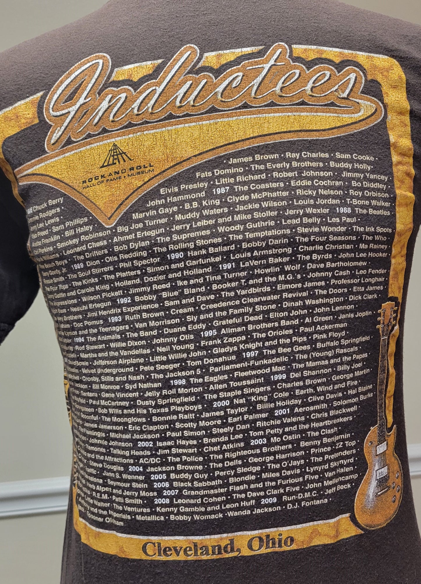 Tshirt Rock and Roll Hall of Fame Black and Gold Size Medium