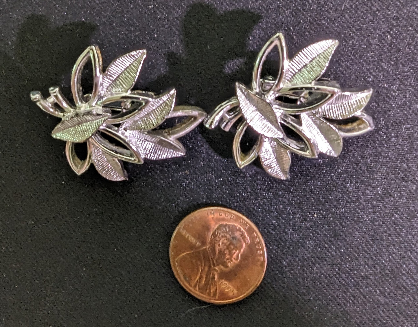 Earrings Sarah Coventry Silver Leaf Flower Clip On
