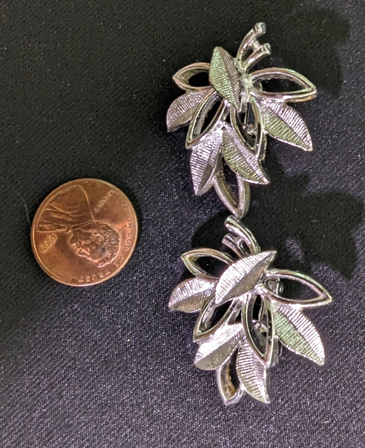 Earrings Sarah Coventry Silver Leaf Flower Clip On