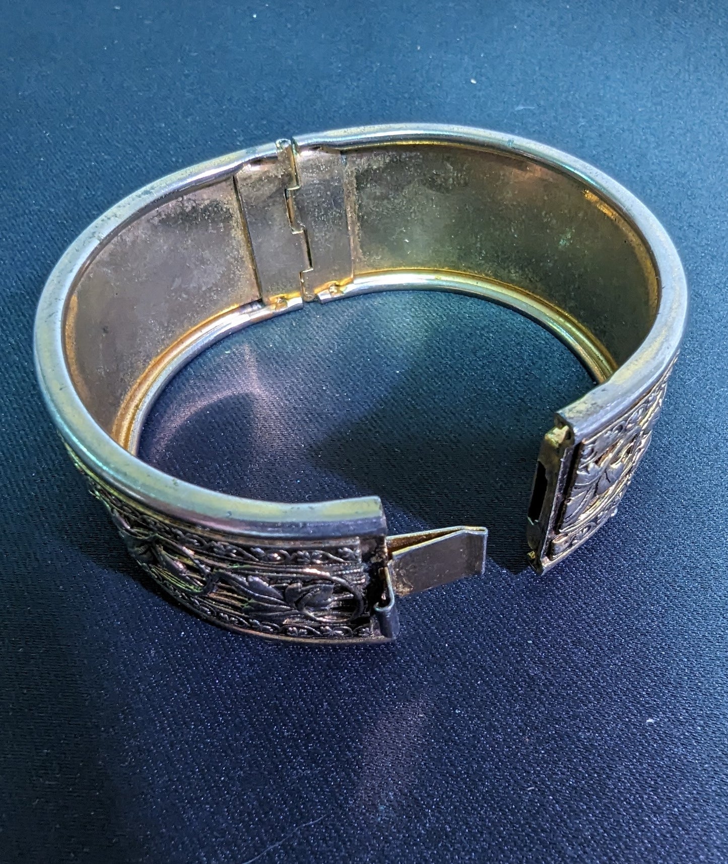 Jewelry Bracelet Hinged Filigreed Layered Metal Push Clasp