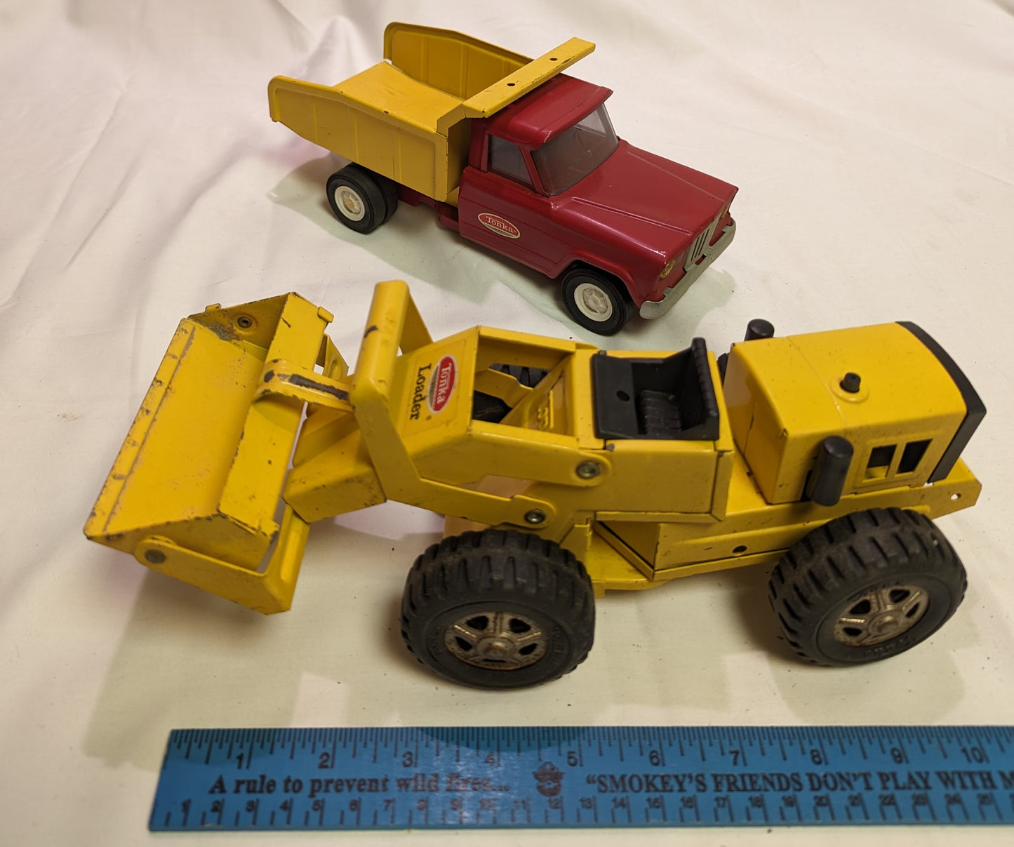 Toys Tonka Pressed Metal Loader and Dump Truck Articulating Bucket and Dump
