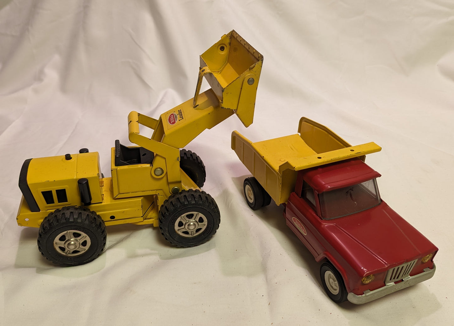 Toys Tonka Pressed Metal Loader and Dump Truck Articulating Bucket and Dump