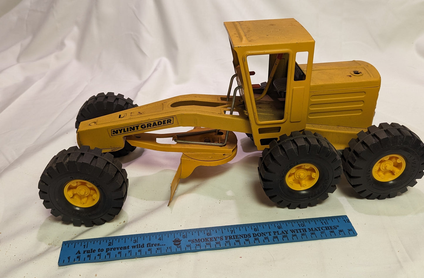 Toy Vintage 1970s Barely Used NYLINT Grader articulating Blade and wheels Made in Rockford IL.