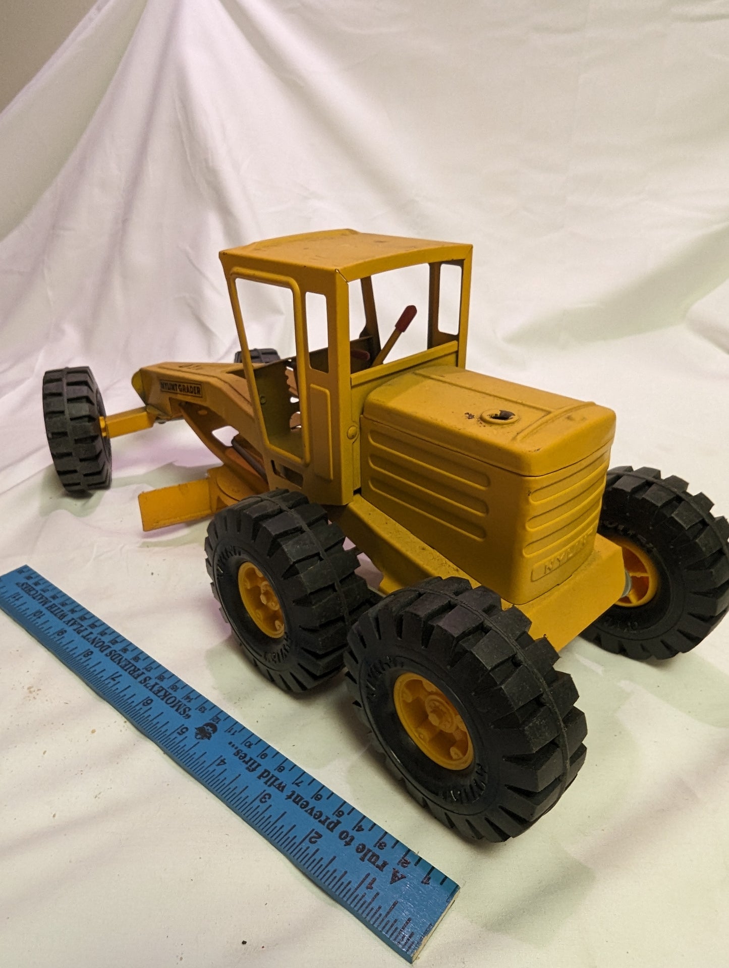 Toy Vintage 1970s Barely Used NYLINT Grader articulating Blade and wheels Made in Rockford IL.