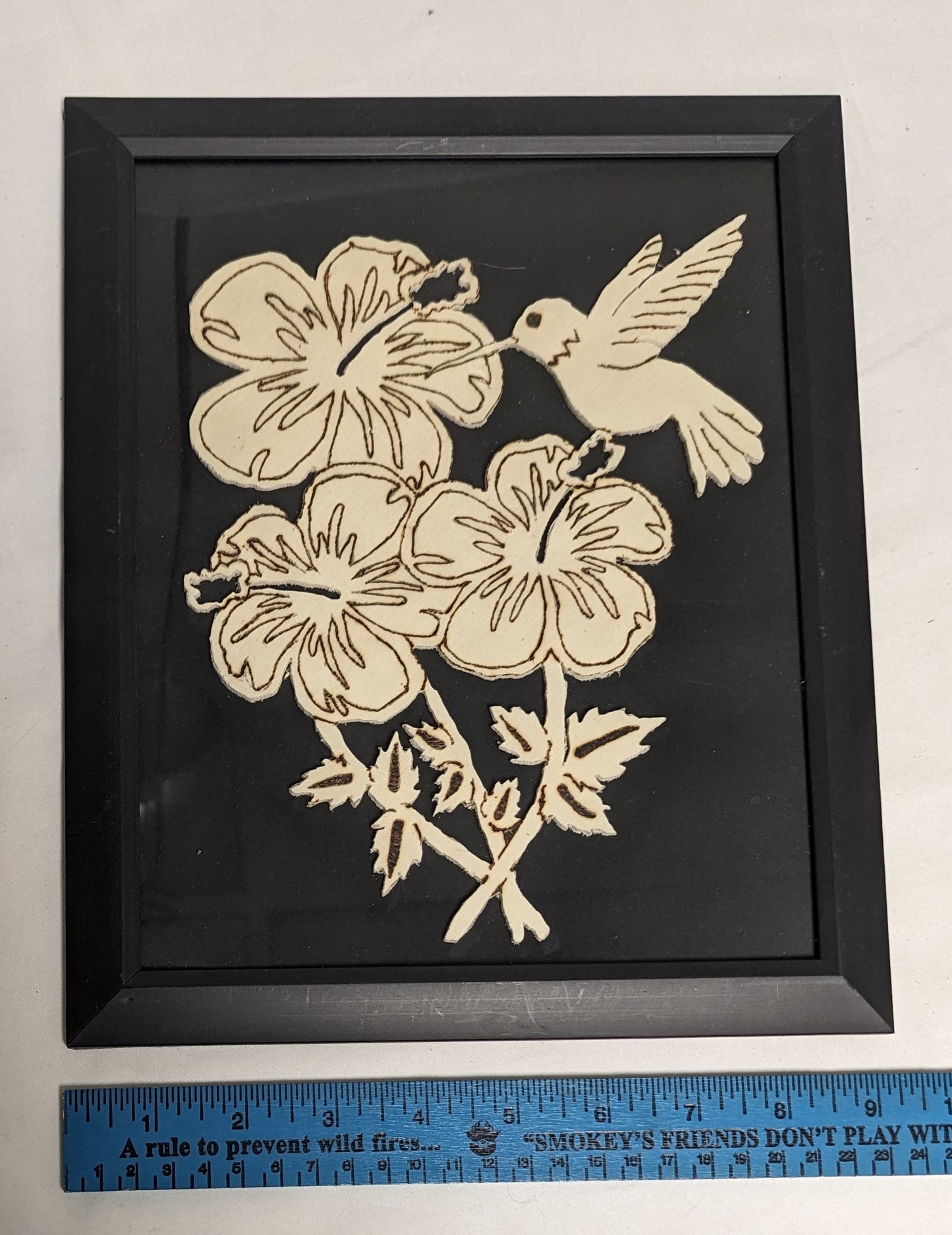 Art Hand Scroll Sawn Pyrography on wood " Hummingbird in Hibiscus " in Frame under Glass